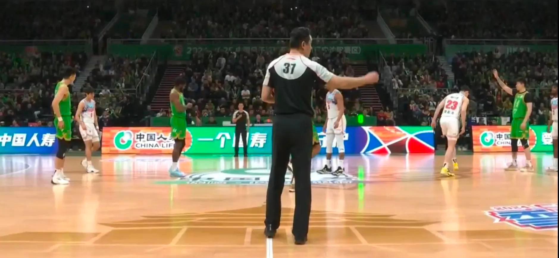 太阳险胜辽宁队，赵继伟带队取胜