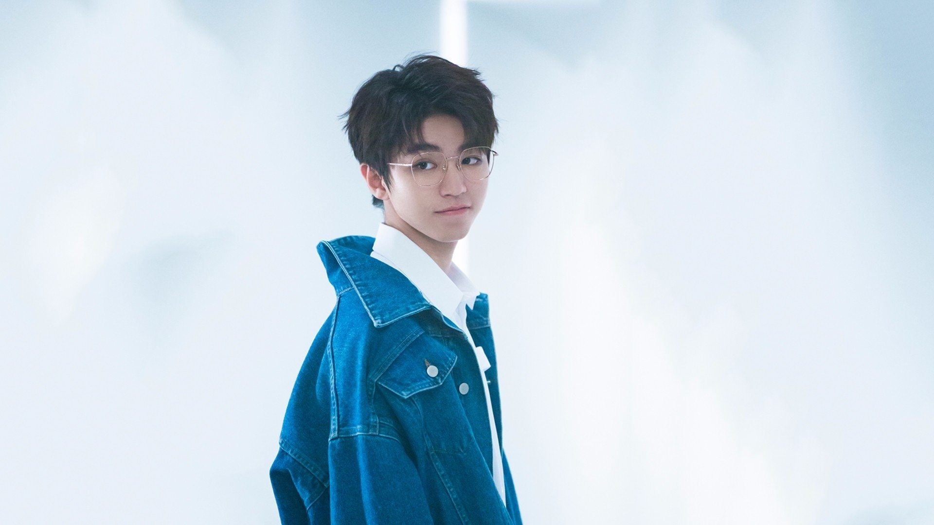 跨洲际巅峰对话，浓眉肆虐禁区，独行侠征服天山脚下