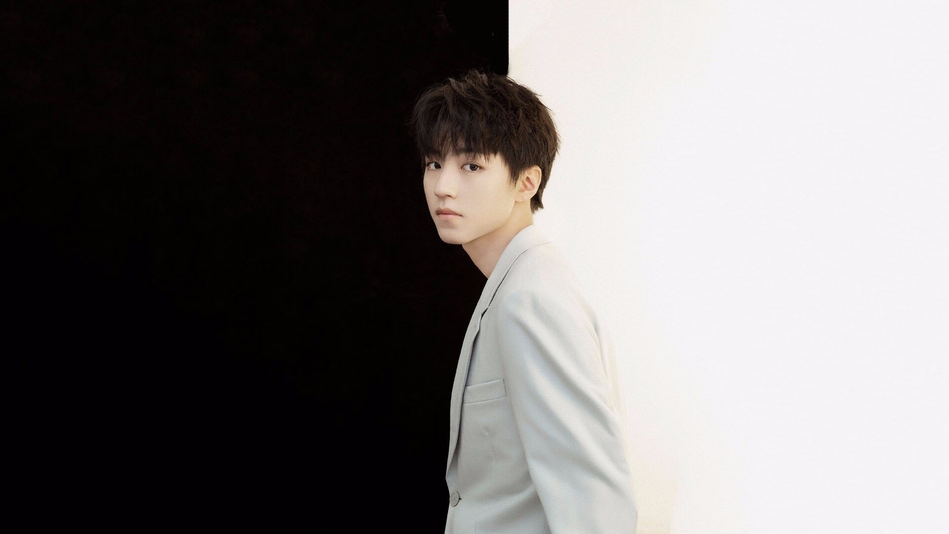 数据幕墙上的对话，当英格拉姆的独舞遇见广东队的合奏